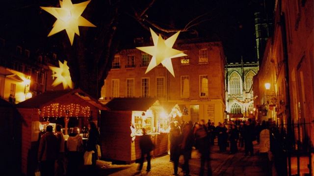 christmas street scene in bath